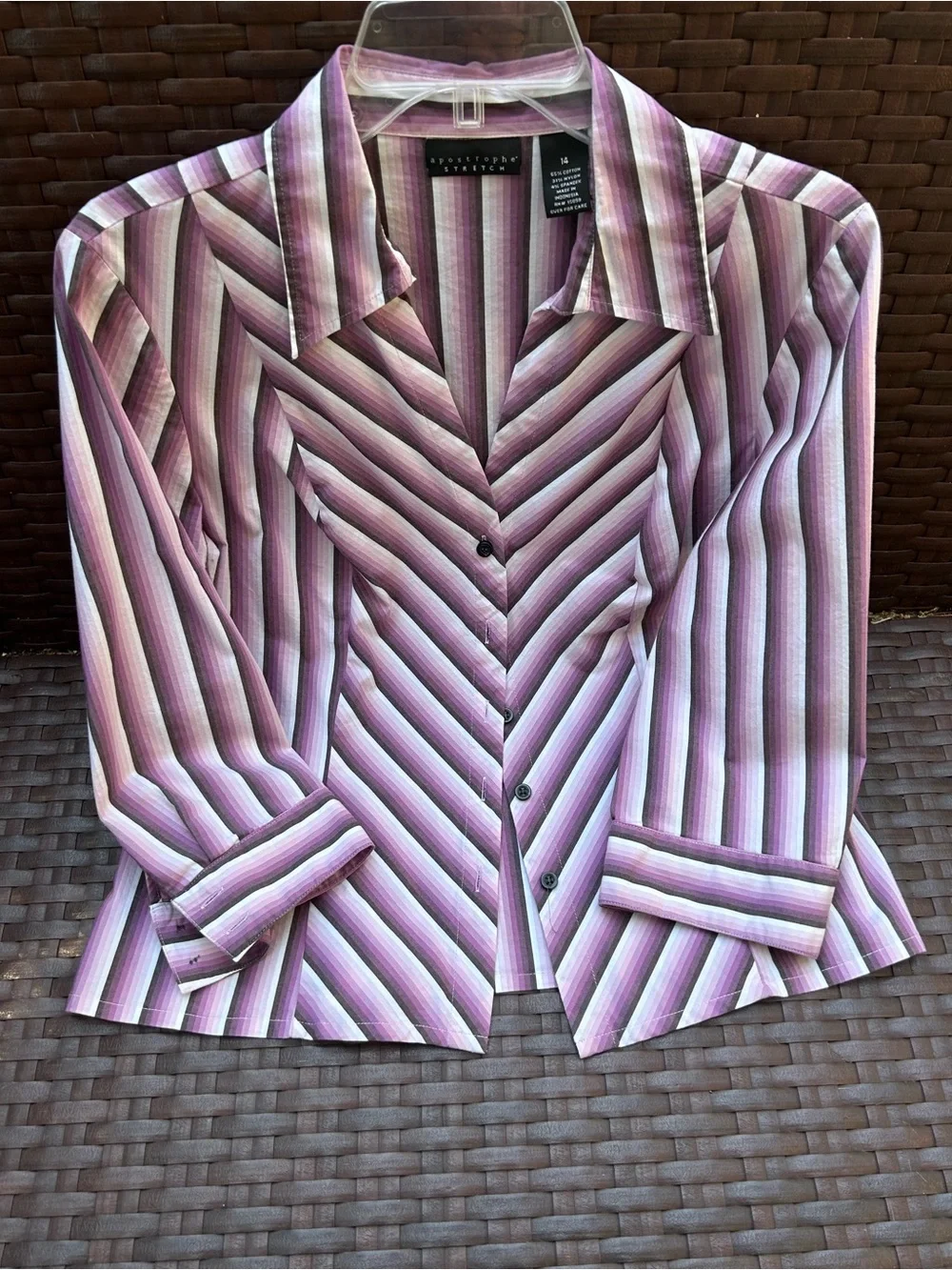 Womens Business casual shirt Size 14 - Figure flattering Chevron Stripes
